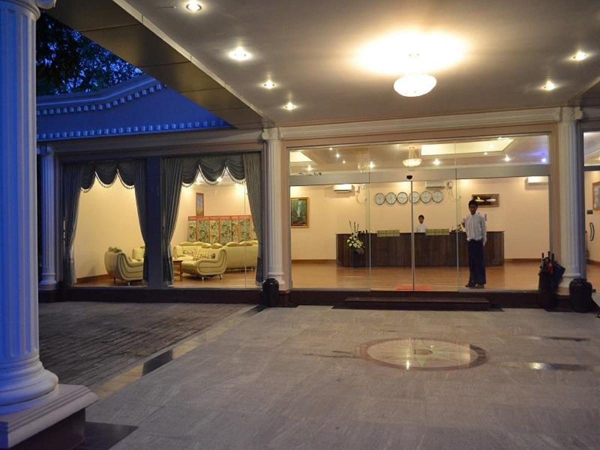 Famous Hotel Баго Экстерьер фото