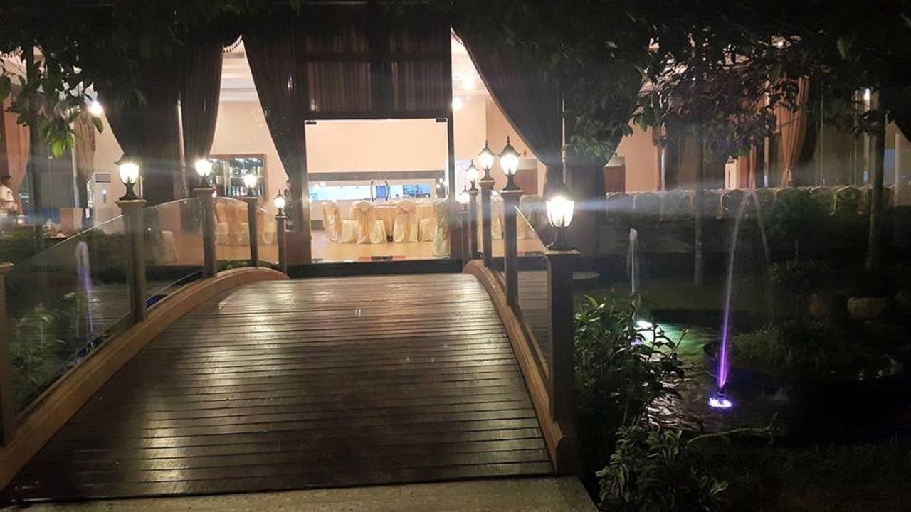 Famous Hotel Баго Экстерьер фото