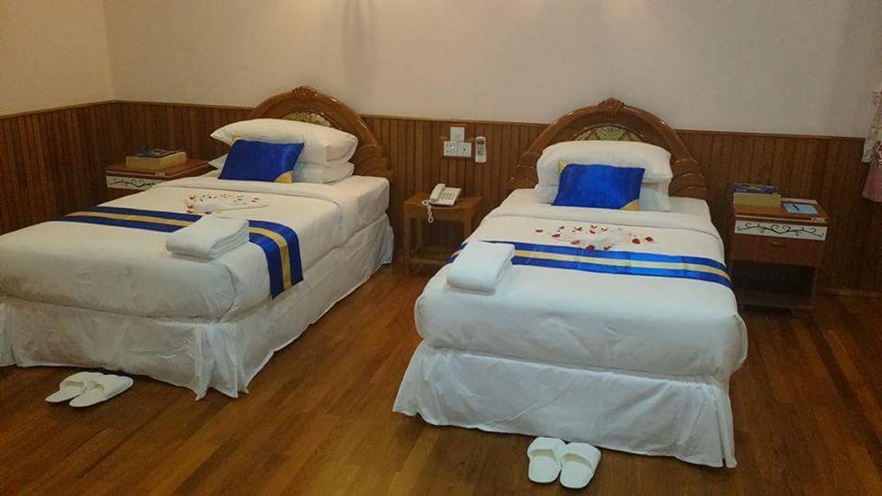 Famous Hotel Баго Экстерьер фото