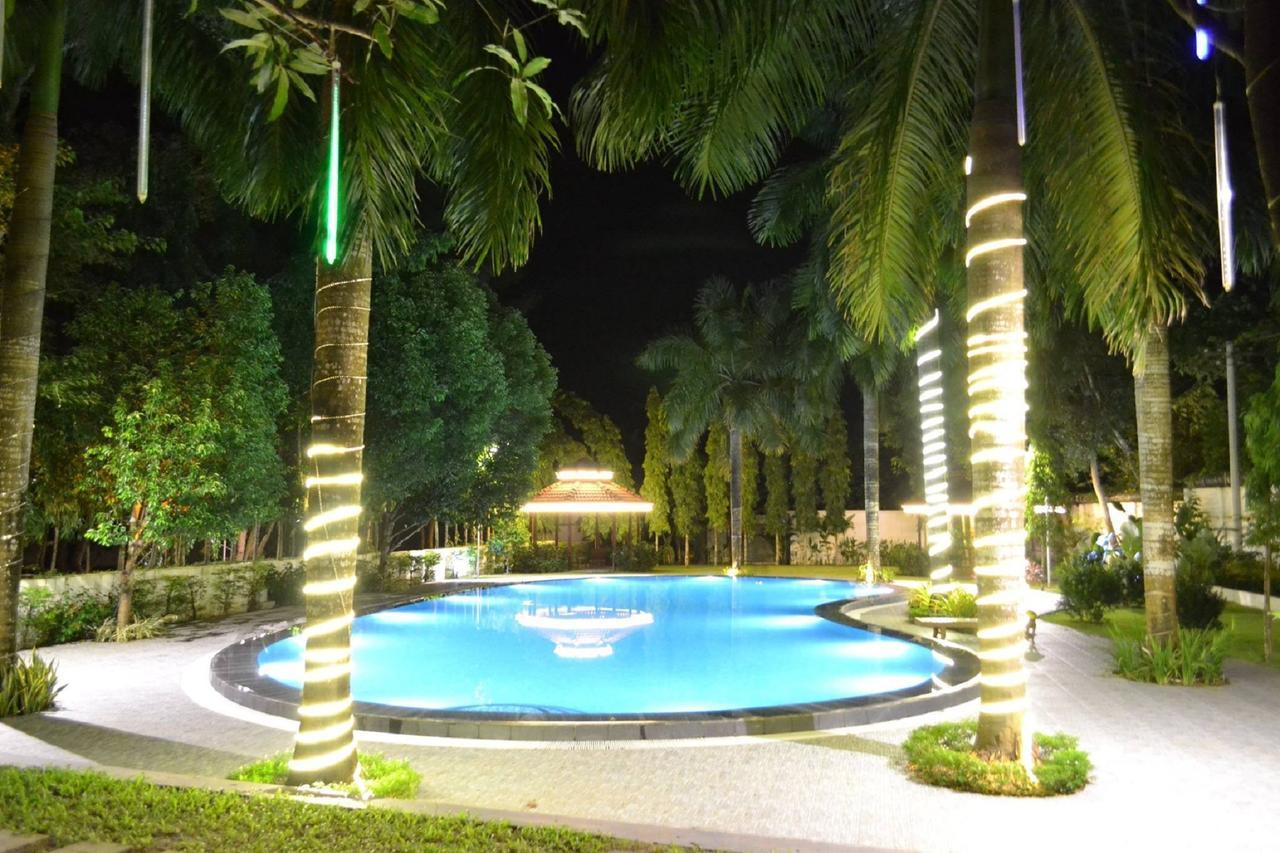 Famous Hotel Баго Экстерьер фото