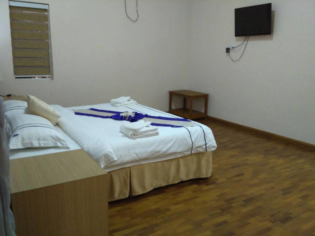 Famous Hotel Баго Экстерьер фото