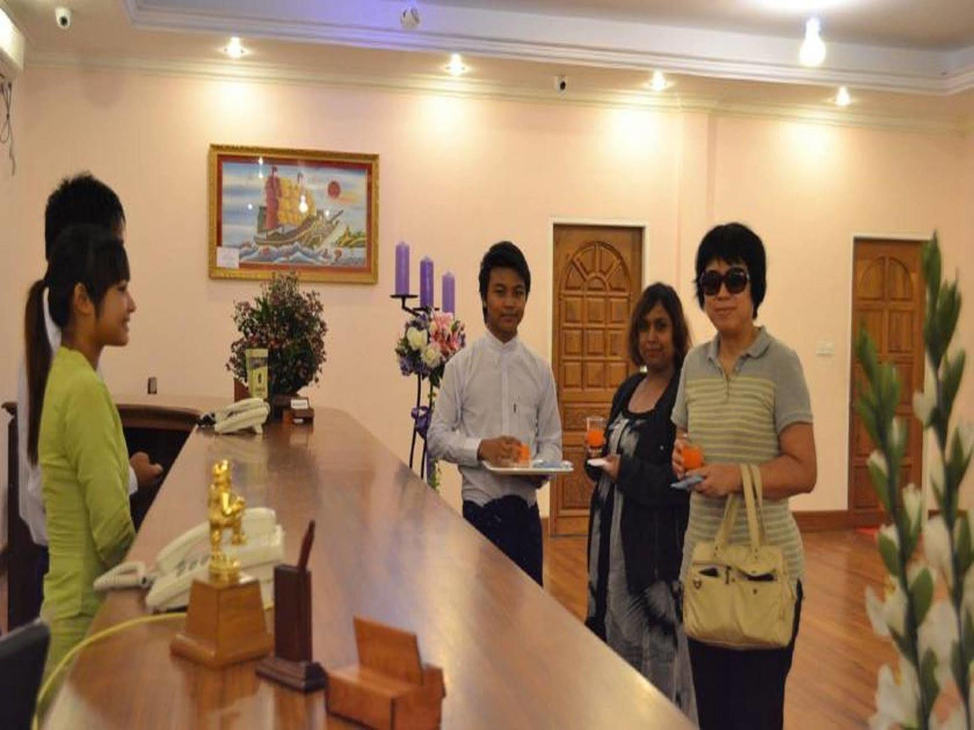 Famous Hotel Баго Экстерьер фото