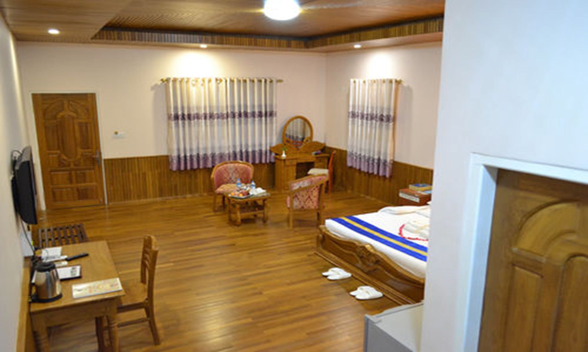 Famous Hotel Баго Экстерьер фото