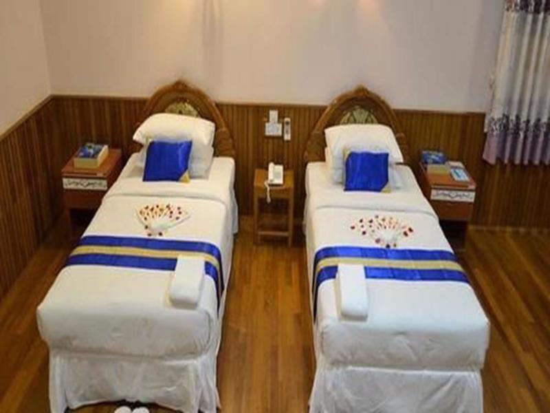 Famous Hotel Баго Экстерьер фото