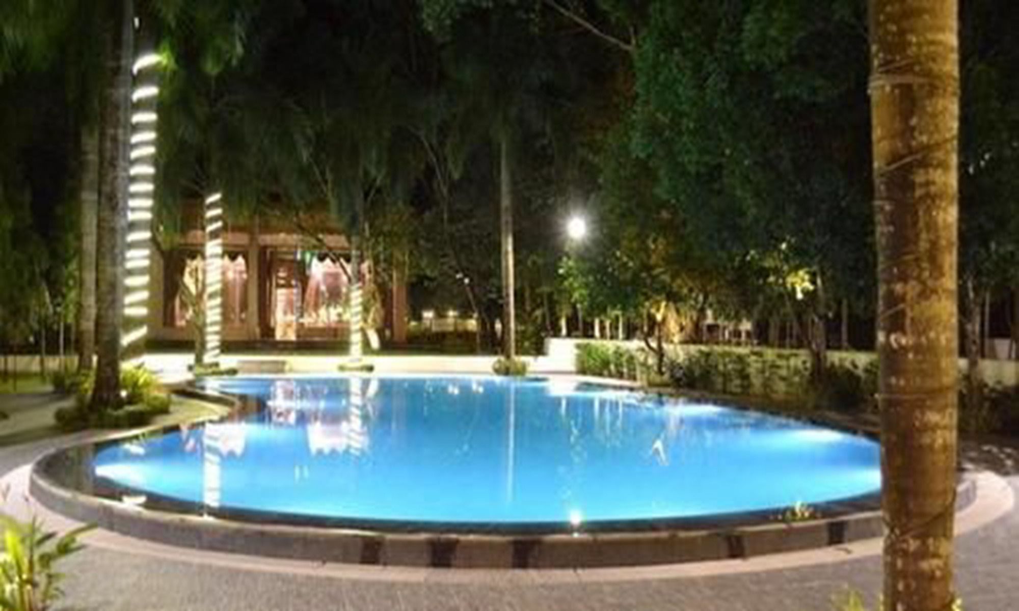 Famous Hotel Баго Экстерьер фото